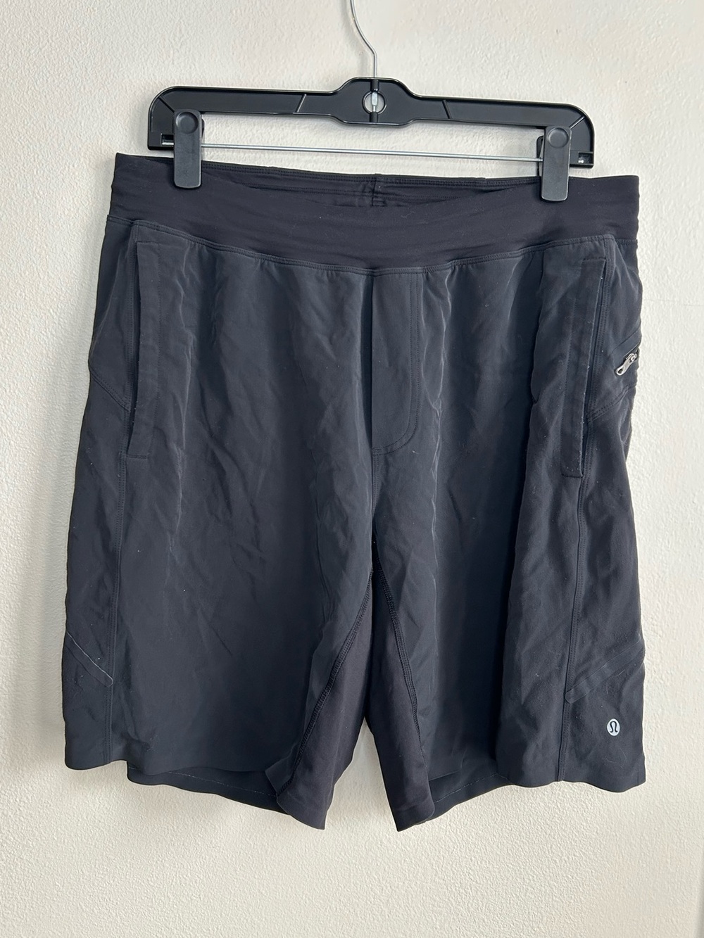 Lululemon Men’s Black Performance Training Pull On Shorts Size L